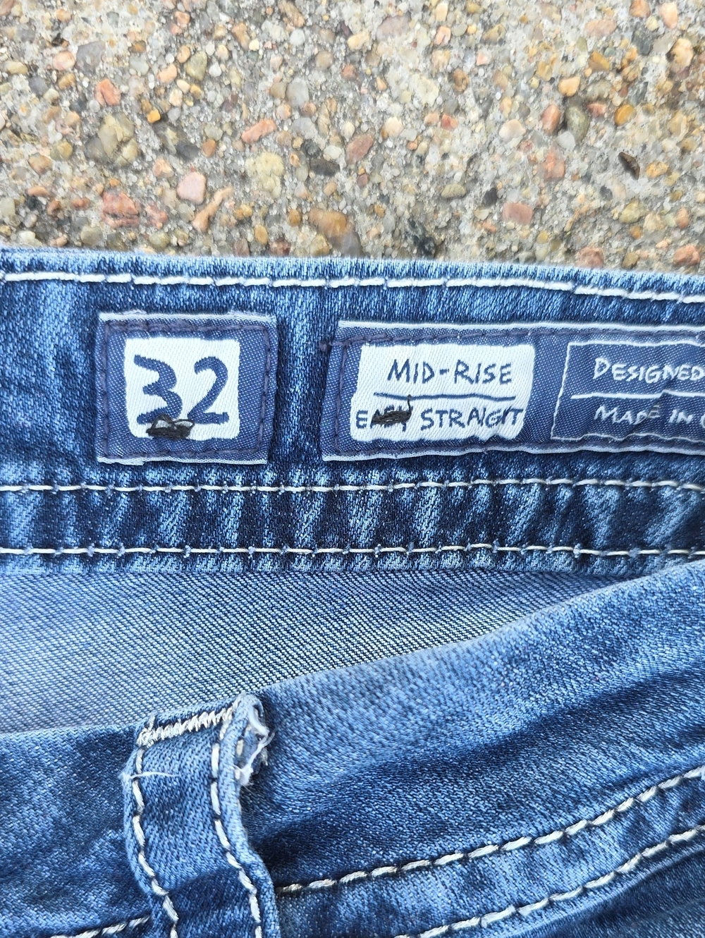 Miss Me Mid Rise Easy Straight Leg Embellished Angel Wings Denim Jeans Size 32 - Picture 9 of 14